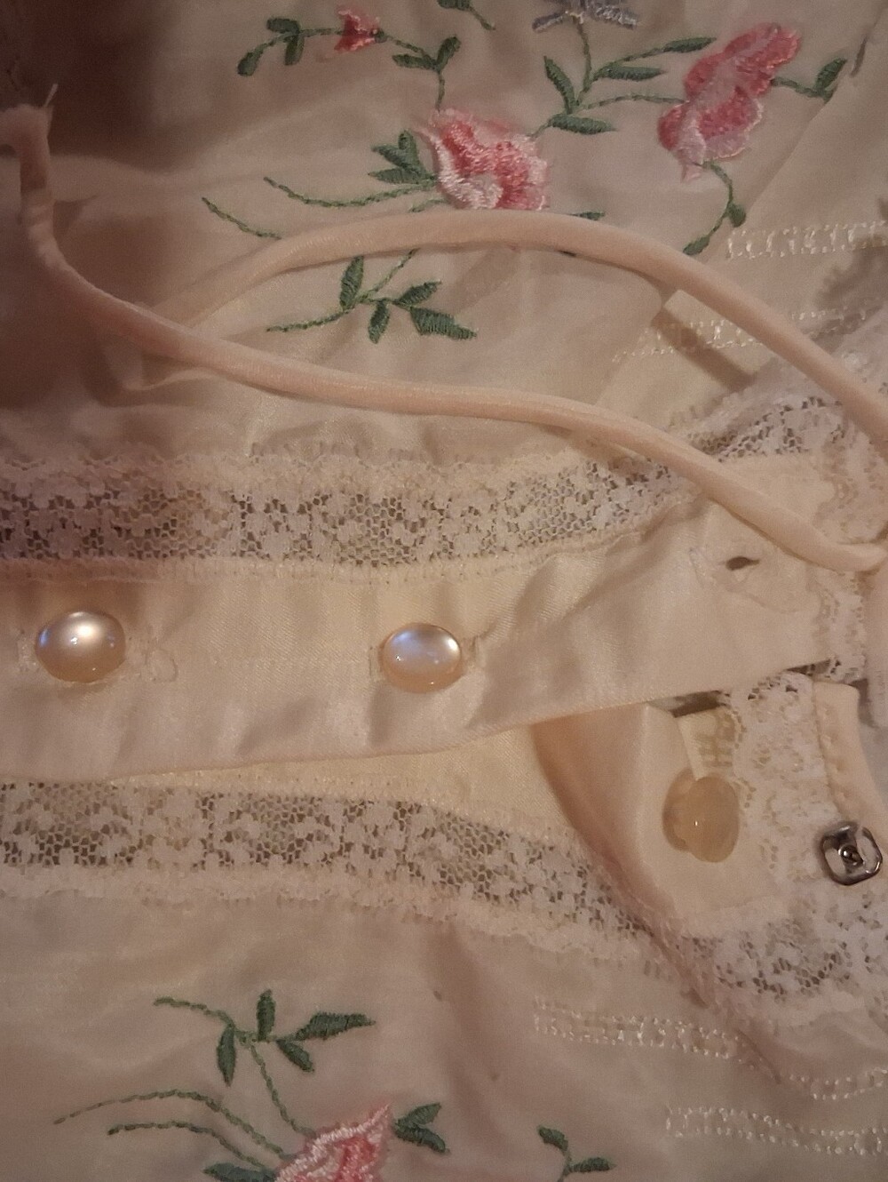 vintage Barbizon nightgown, feminine, "cottagecore",romantic, Victorian, Prairie - Picture 8 of 9